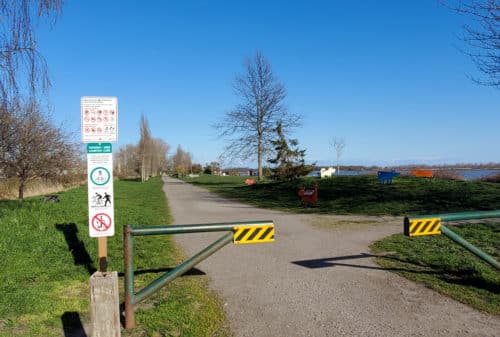 A picture of the entrance to south dyke off-leash dog park in richmond bc